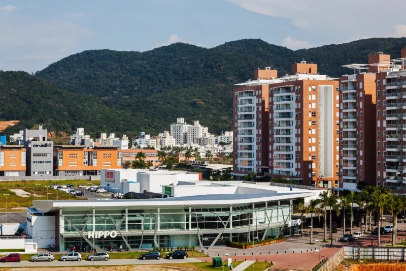 Área comercial e prédios residenciais no bairro Pedra Branca, Palhoça SC