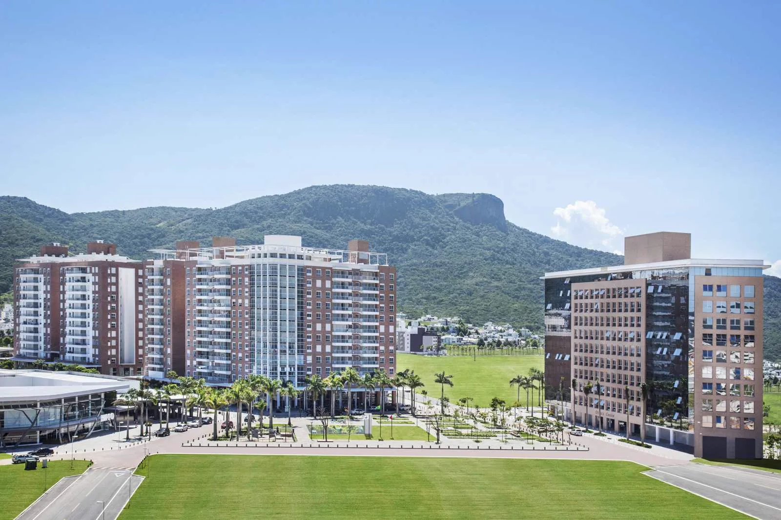 Vista panorâmica de prédios residenciais e comerciais no bairro Pedra Branca, Palhoça SC